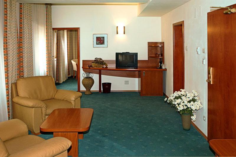 Hotel Irisa Бухарест Номер фото